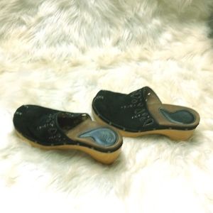 Black embroidered and wood heel clog Boho-chic
